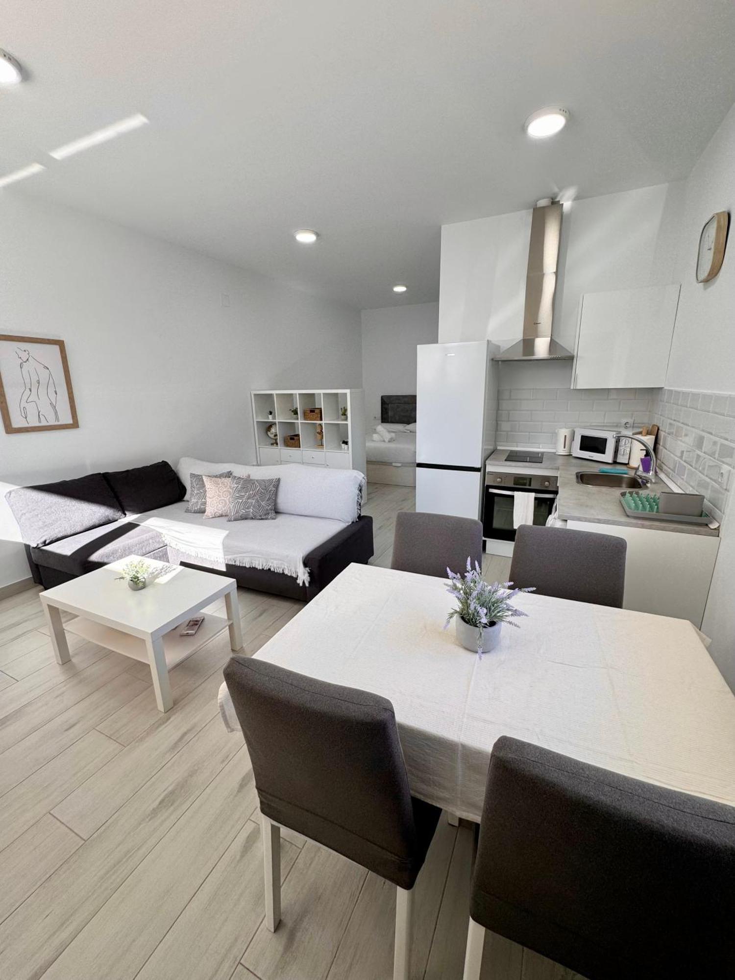 Estudio Playa La Misericordia Малага Экстерьер фото